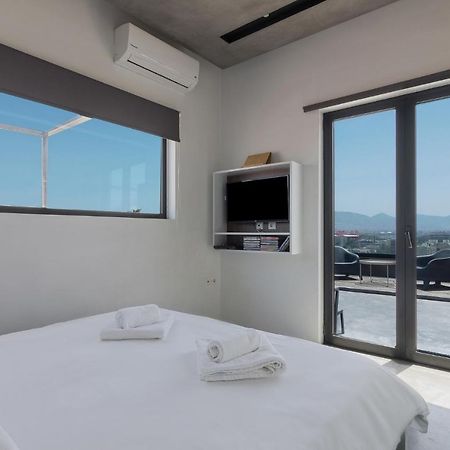 Apartment With Terrace In Piraeus Bagian luar foto